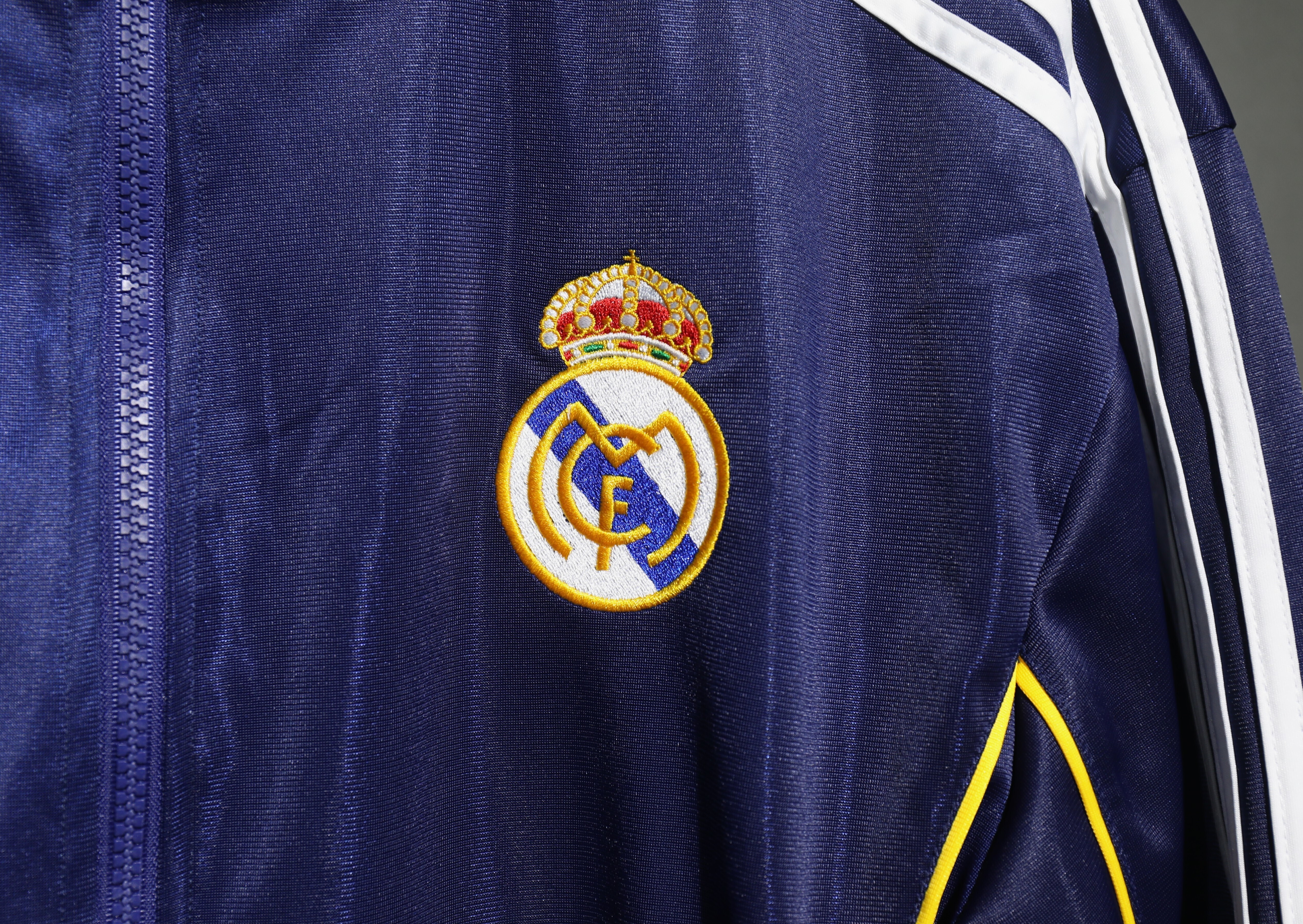 25/26 Real Madrid Navy Blue Sweatshirt - Image 6