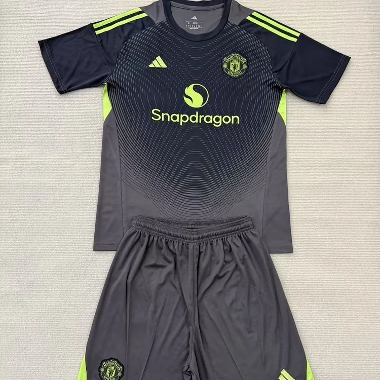 Kids Manchester United 25/26 GK Football Jersey - Image 2