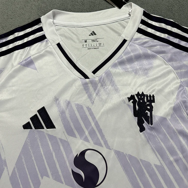 Manchester United 25/26 Away Football Jersey (Women's) - Image 3