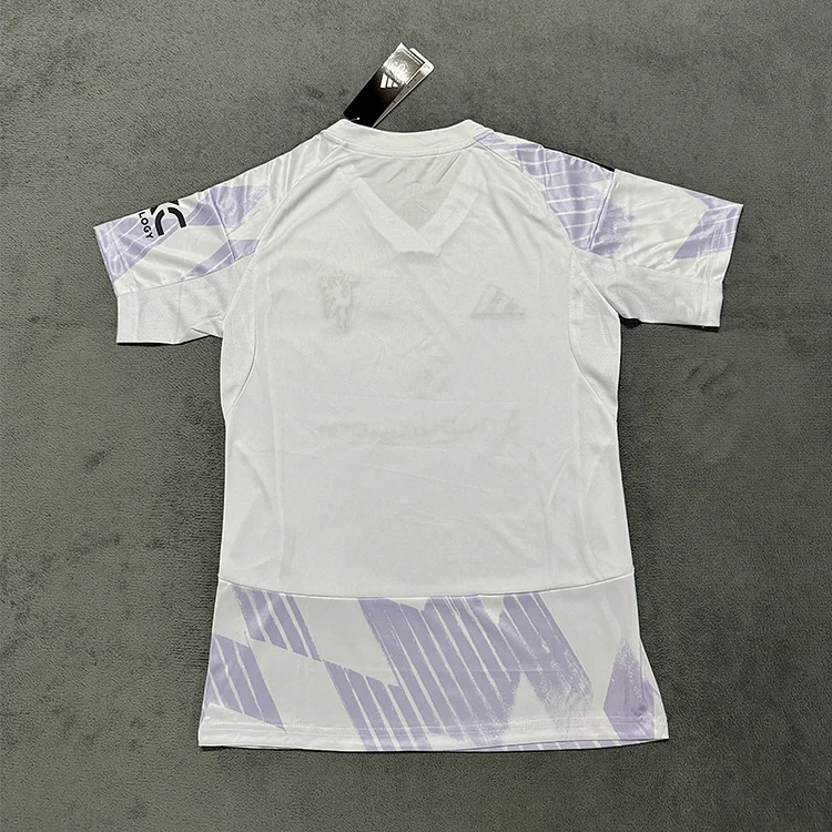 Manchester United 25/26 Away Football Jersey (Women's) - Image 4