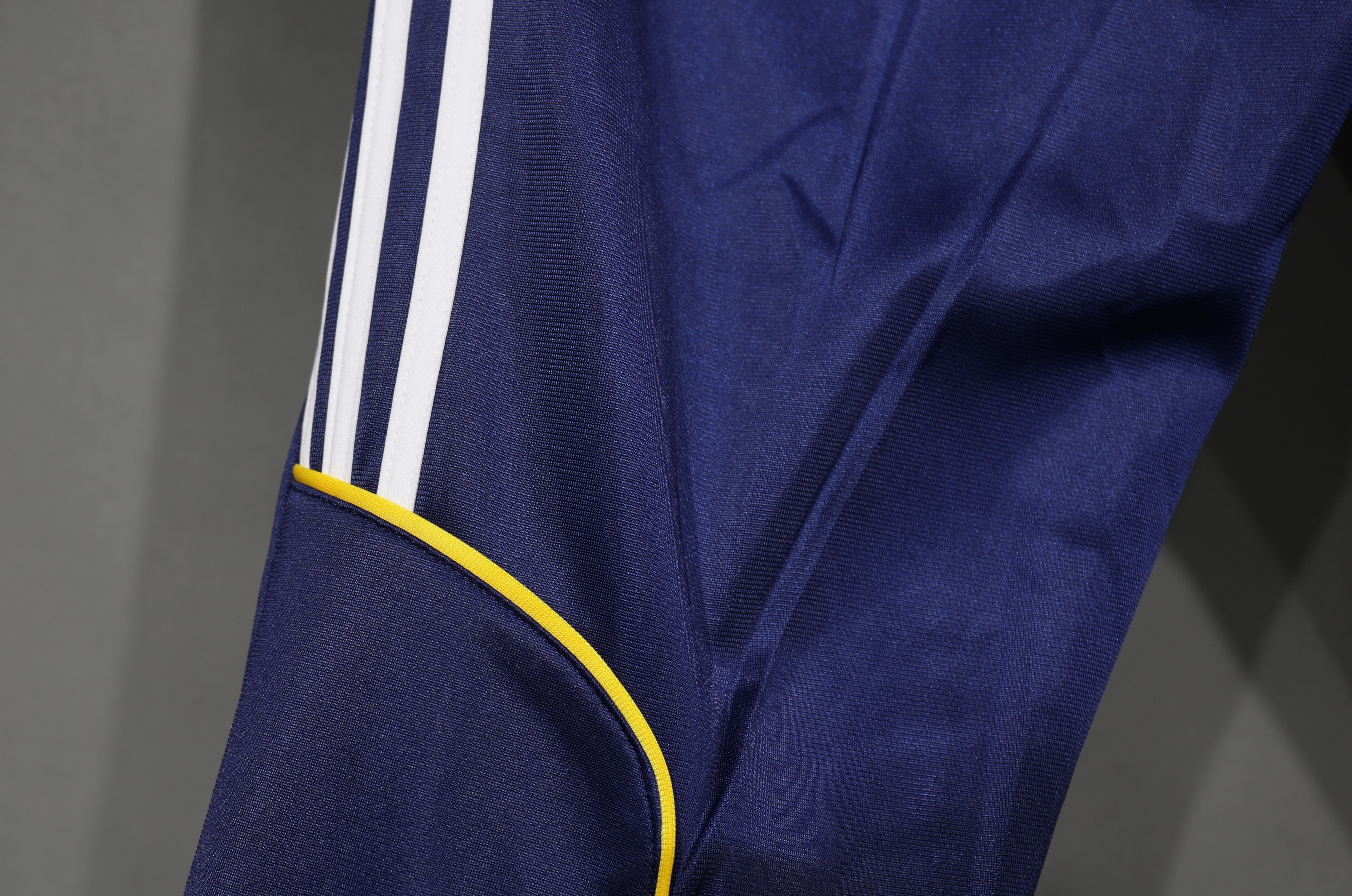 25/26 Real Madrid Navy Blue Sweatshirt - Image 5