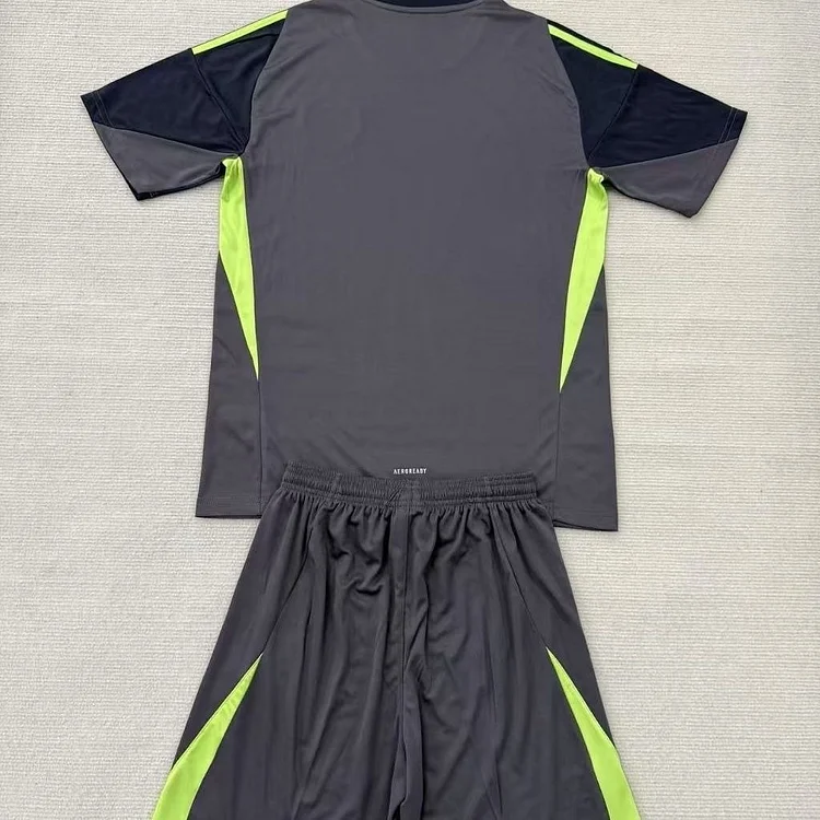 Kids Manchester United 25/26 GK Football Jersey - Image 3