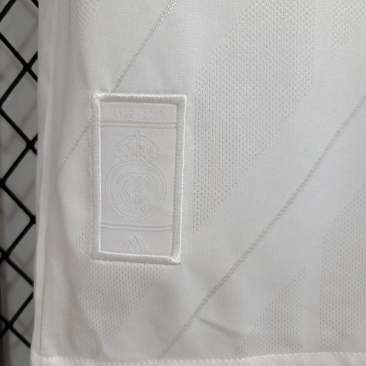 2017/2018 Retro Long Sleeve Real Madrid Home - Image 9