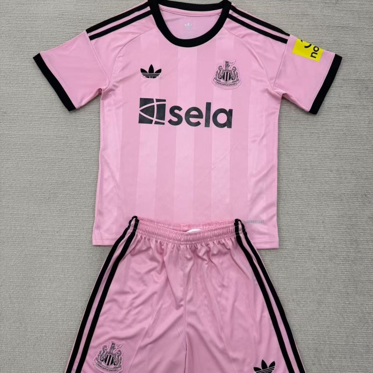 Kids Newcastle United 25/26 GK Football Jersey(Pink)