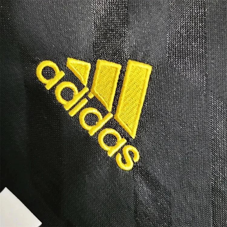 2011/2012 Retro Real Madrid Away - Image 6