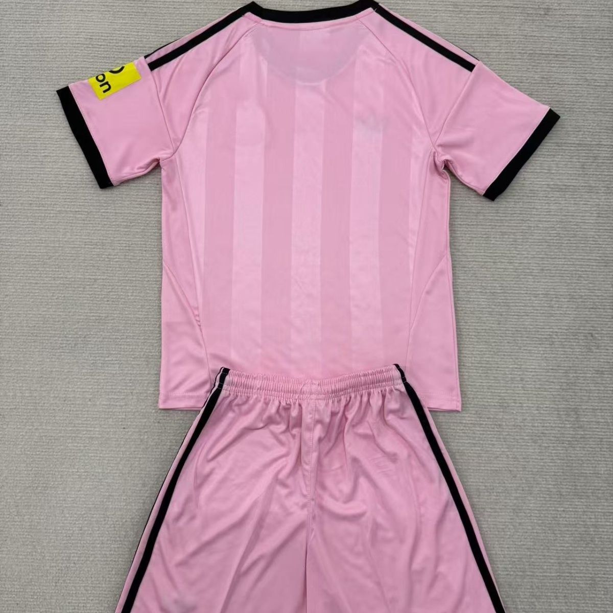 Kids Newcastle United 25/26 GK Football Jersey(Pink) - Image 2