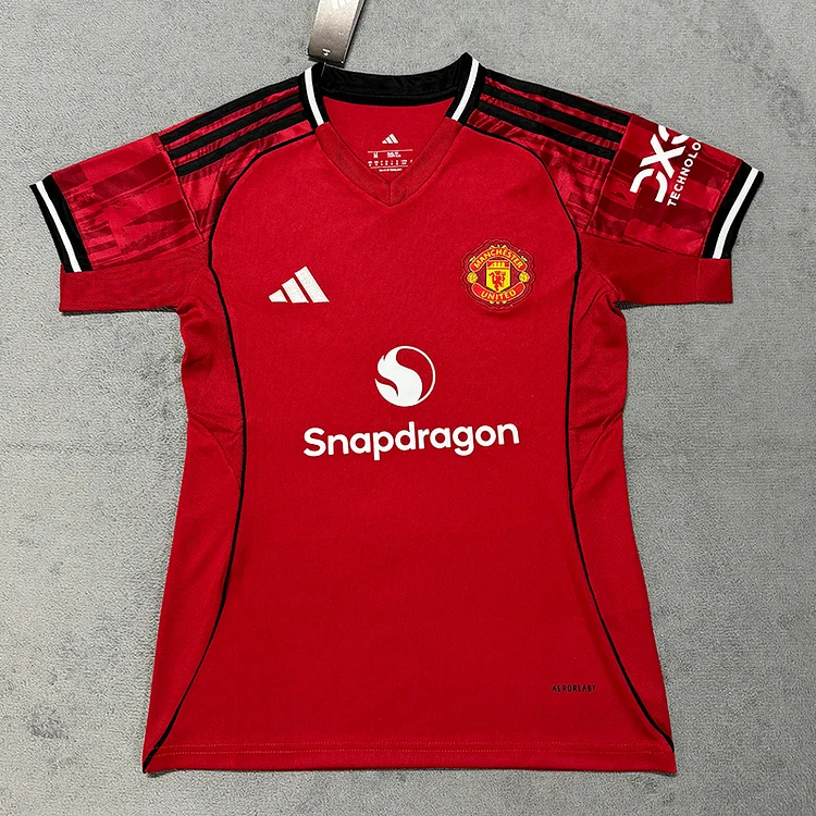 Manchester United 25/26 Home Football Jersey (Women's) - Image 2